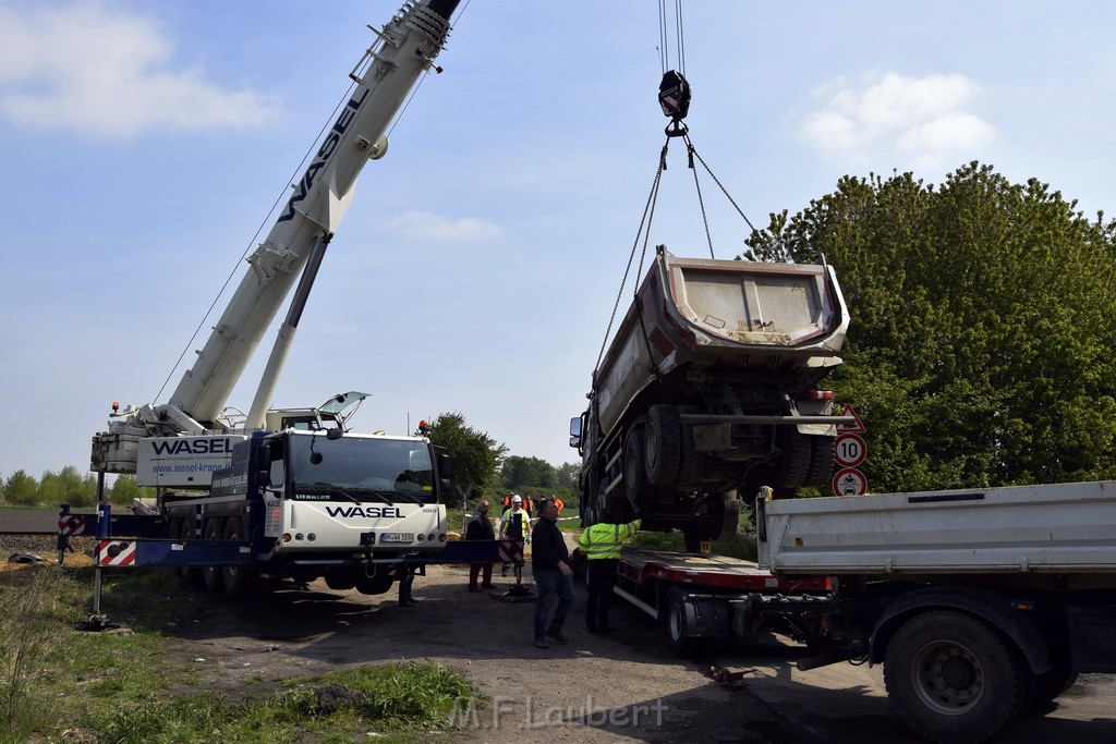 Schwerer VU LKW Zug Bergheim Kenten Koelnerstr P557.JPG - Miklos Laubert